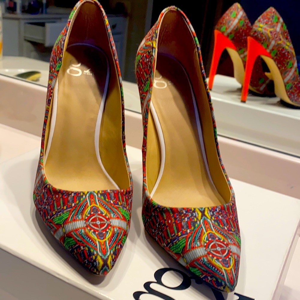 GX by Gwen Stefani tribal 4” heel